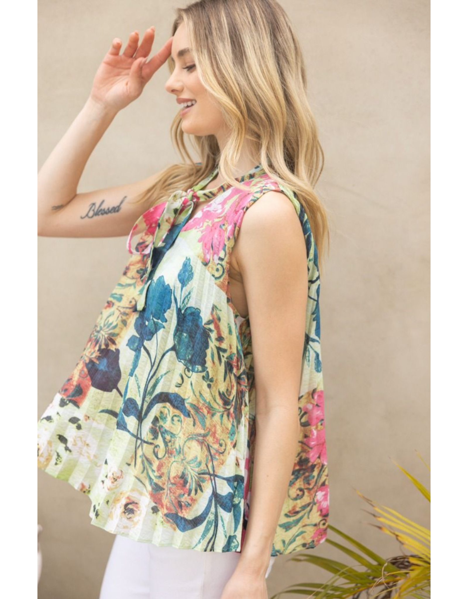 Voy Floral Print Sleeveless Pleated Top (Green)