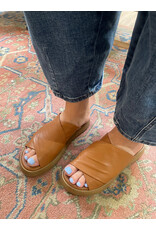 Bueno Bueno - Jaxon Flatform Slide (Dark Tan)