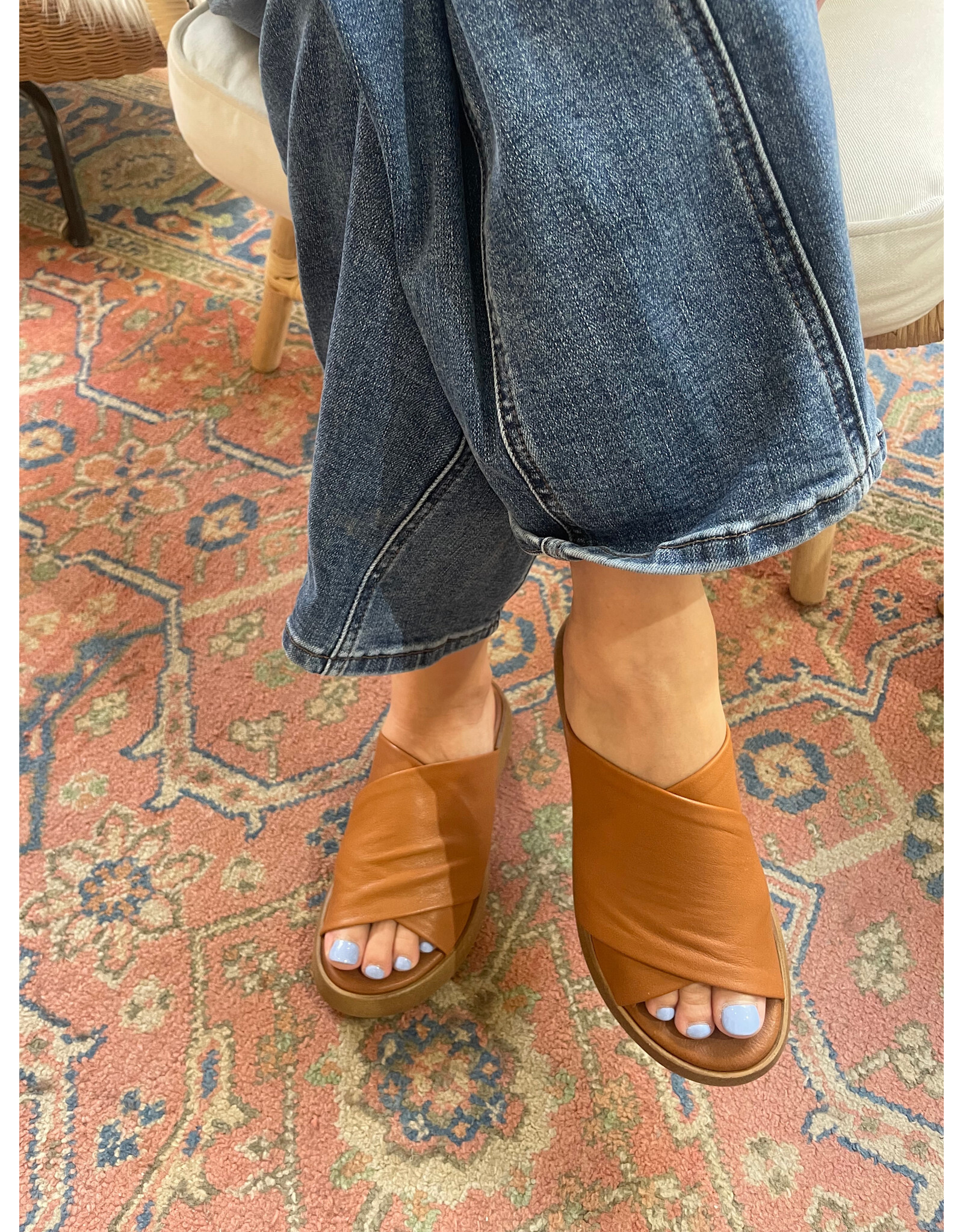 Bueno Bueno - Jaxon Flatform Slide (Dark Tan)