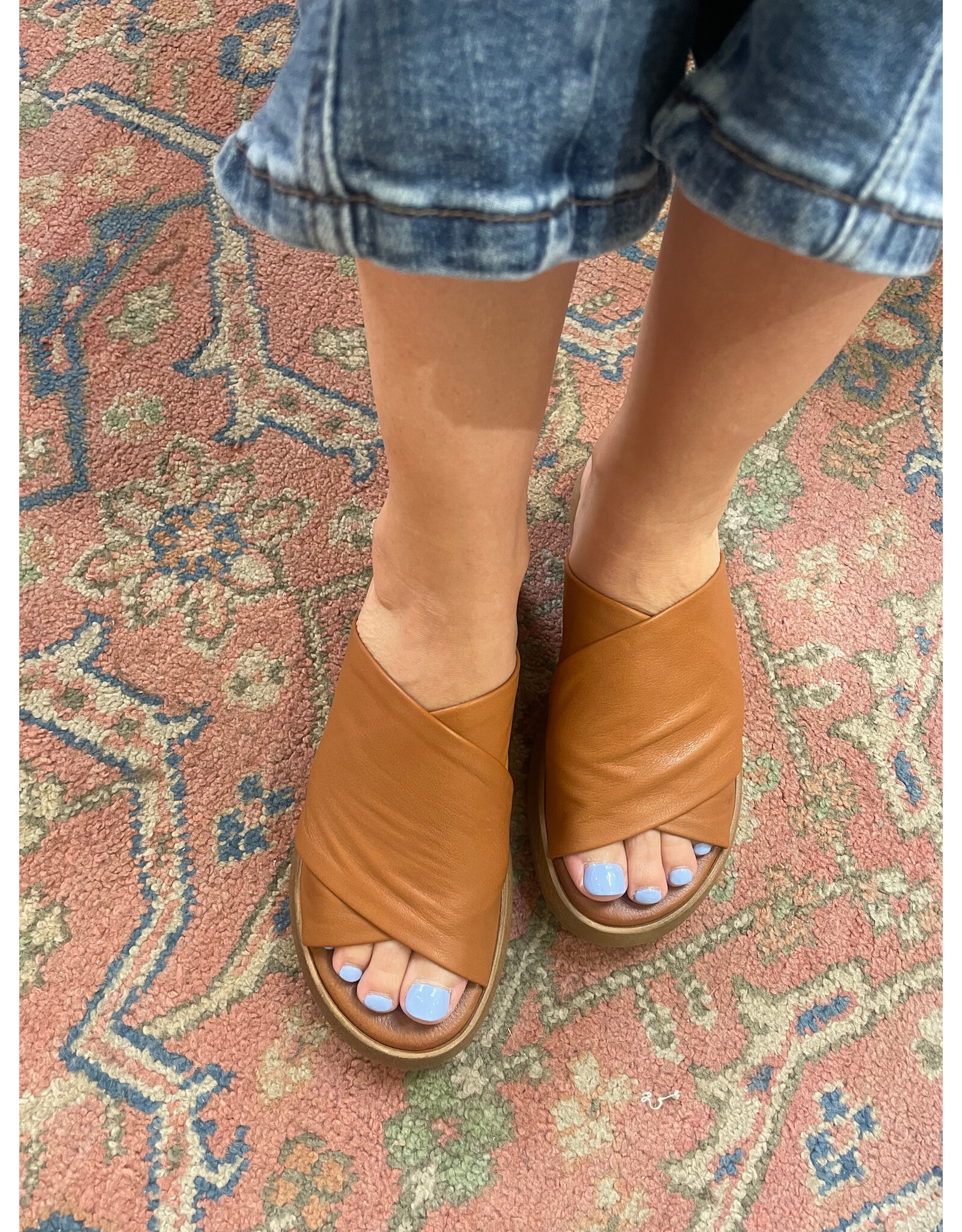 Bueno Bueno - Jaxon Flatform Slide (Dark Tan)