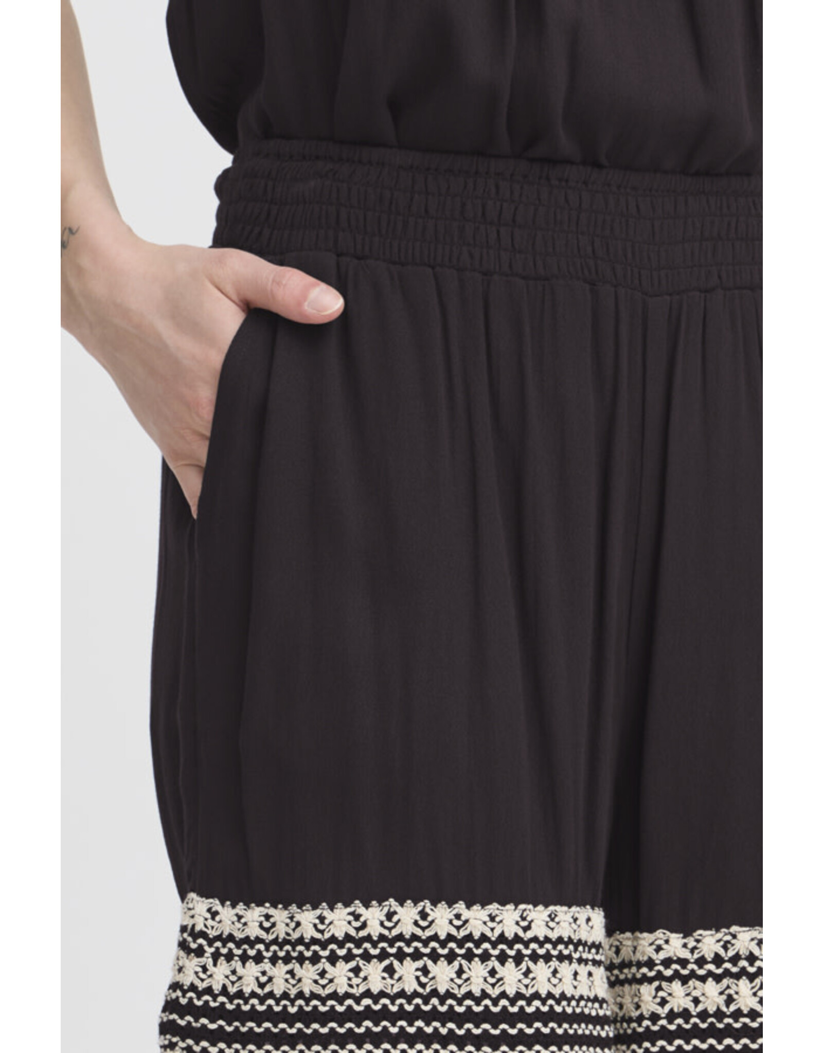 ICHI ICHI - Ragni Shorts (Black)