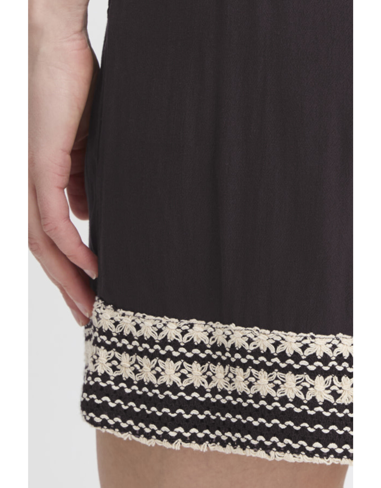 ICHI ICHI - Ragni Shorts (Black)
