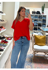 b.young b.young - Pandinna V Neck Tee (Scarlet Flame)