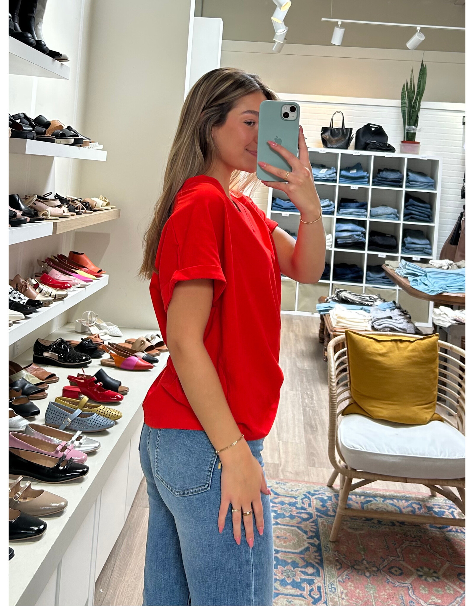 b.young b.young - Pandinna V Neck Tee (Scarlet Flame)