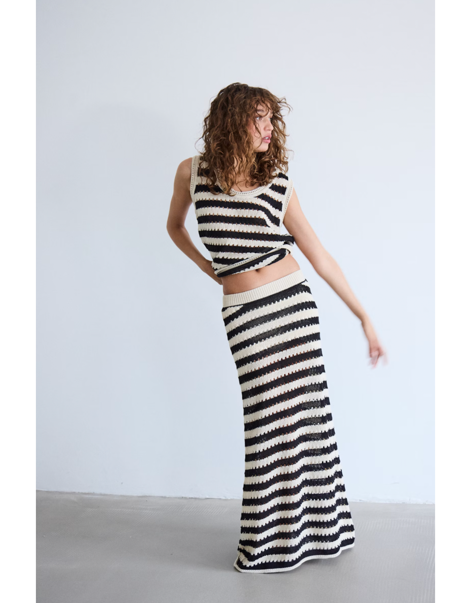 ICHI ICHI - Birdis Sleeveless Knit Top (Black / Almond Milk)