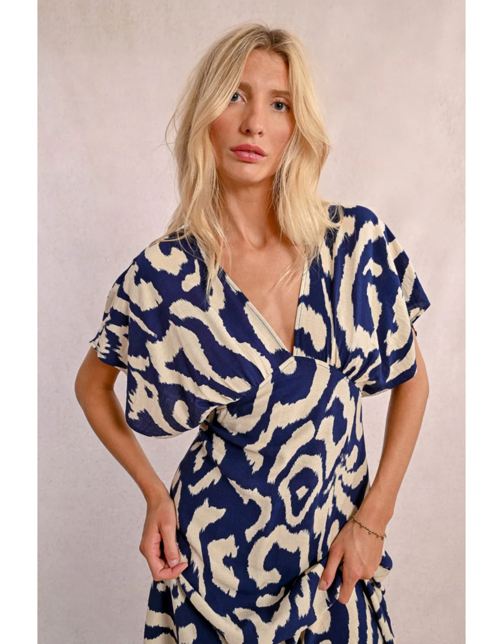 Molly Bracken Molly Bracken - V Neck Long Printed Dress (Navy)