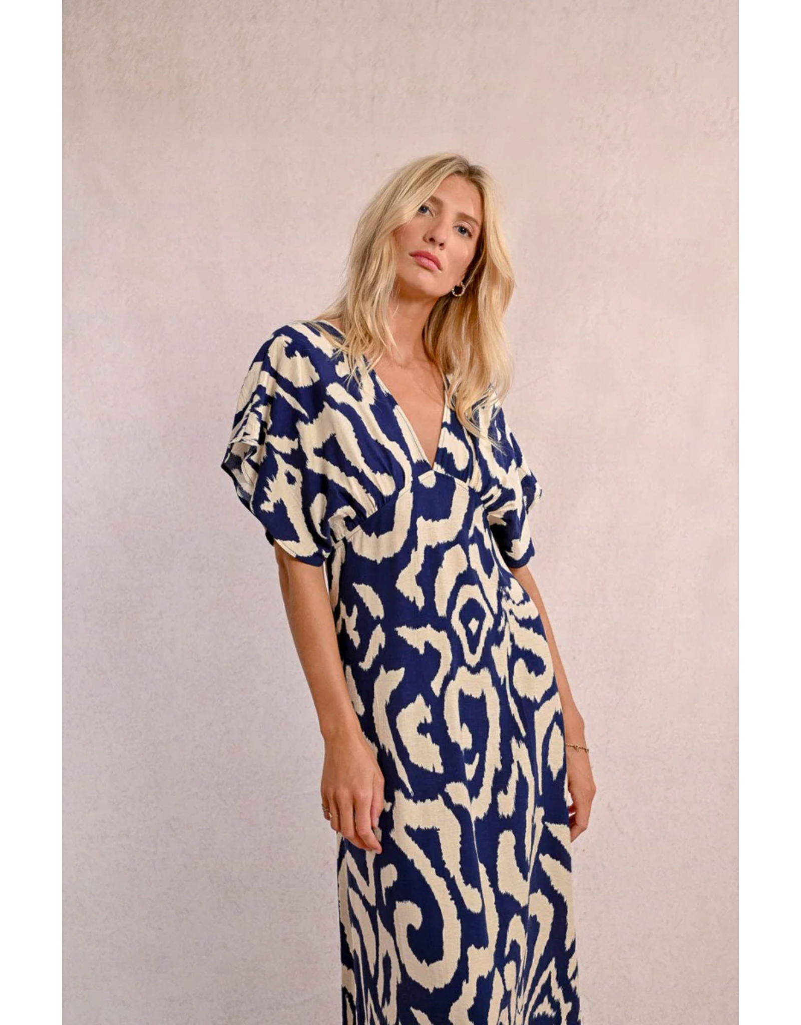 Molly Bracken Molly Bracken - V Neck Long Printed Dress (Navy)