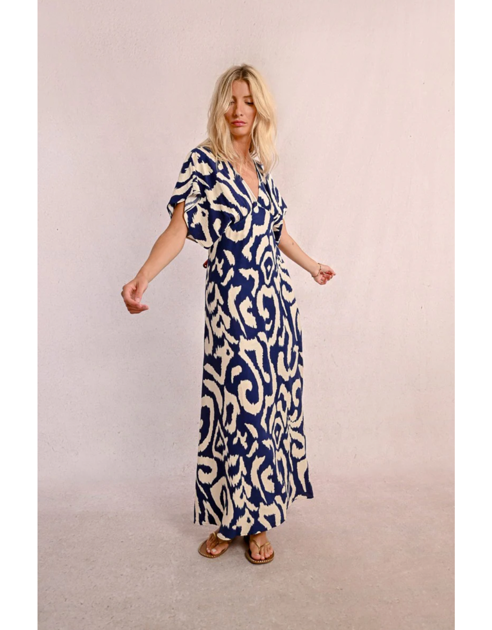 Molly Bracken Molly Bracken - V Neck Long Printed Dress (Navy)