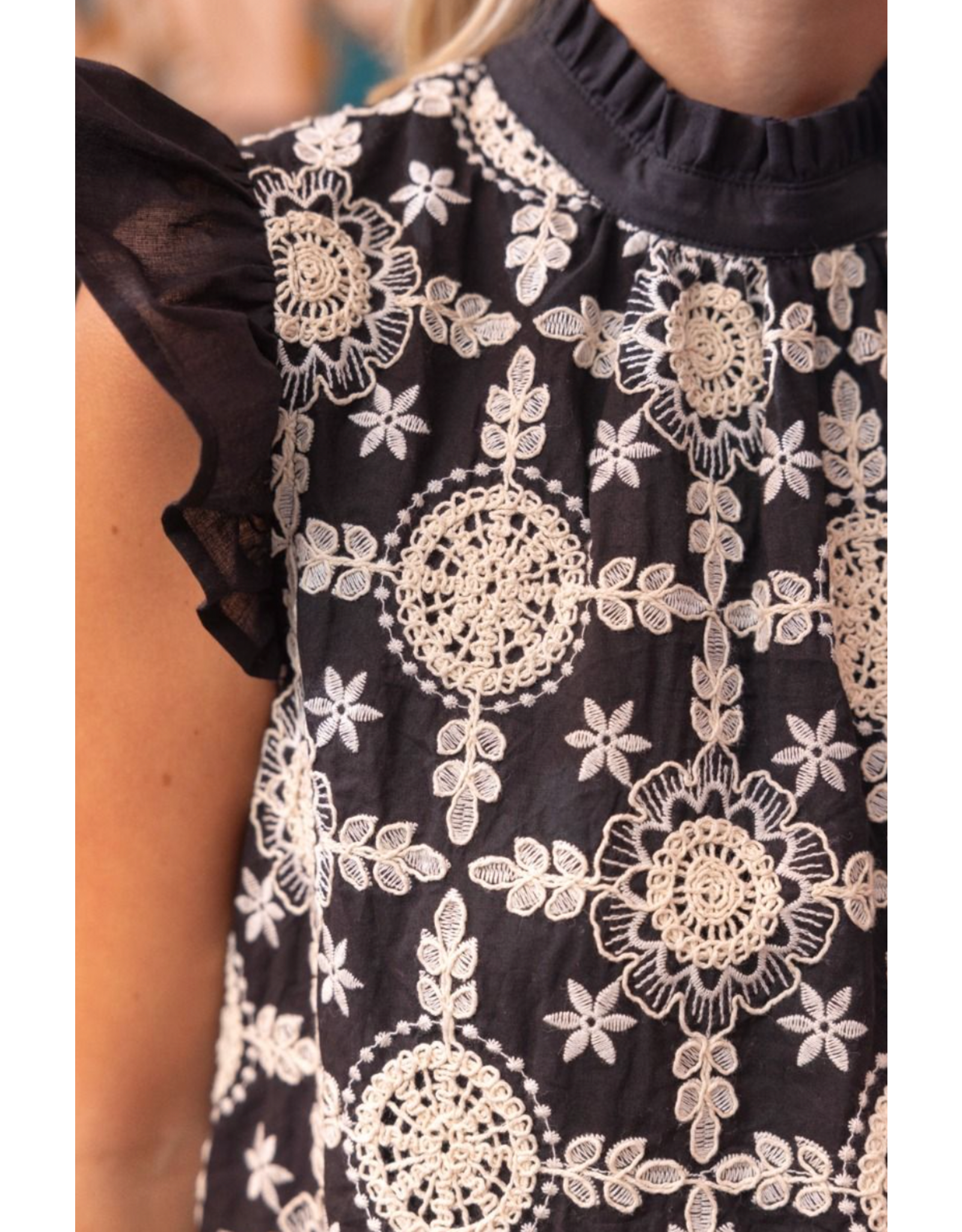 Voy Cotton Embroidered Ruffle Sleeve Back Ribbon Tie Dress (Black)