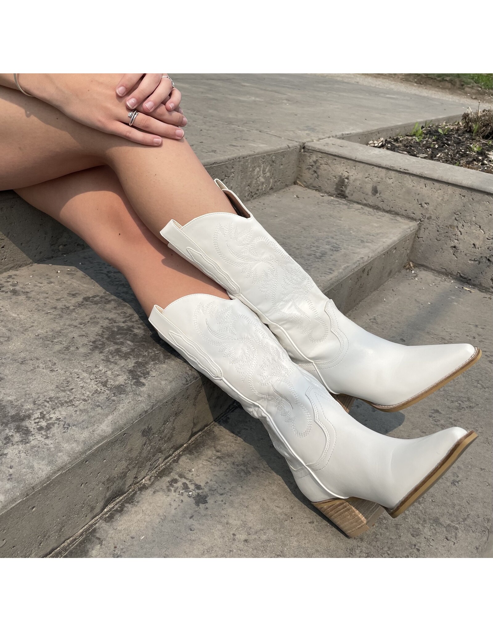 SOTD Hanan western boot (white)