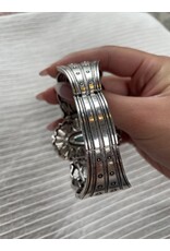 Blandice Turquoise oval cluster stretch bracelet