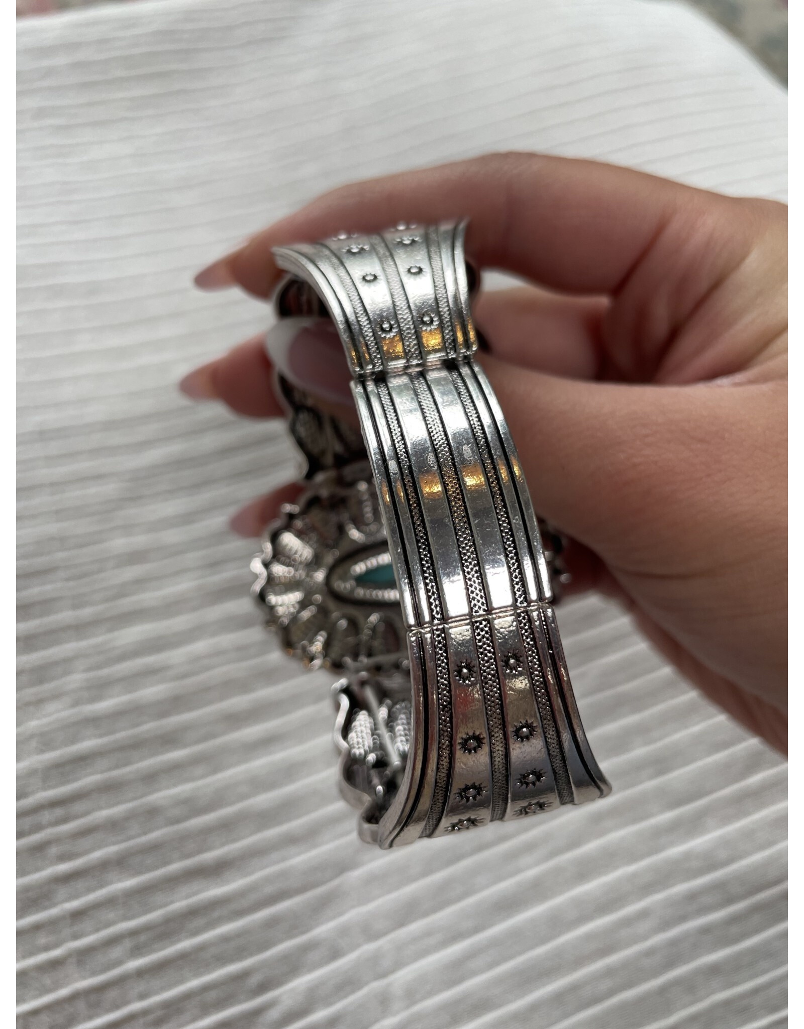 Blandice Turquoise oval cluster stretch bracelet