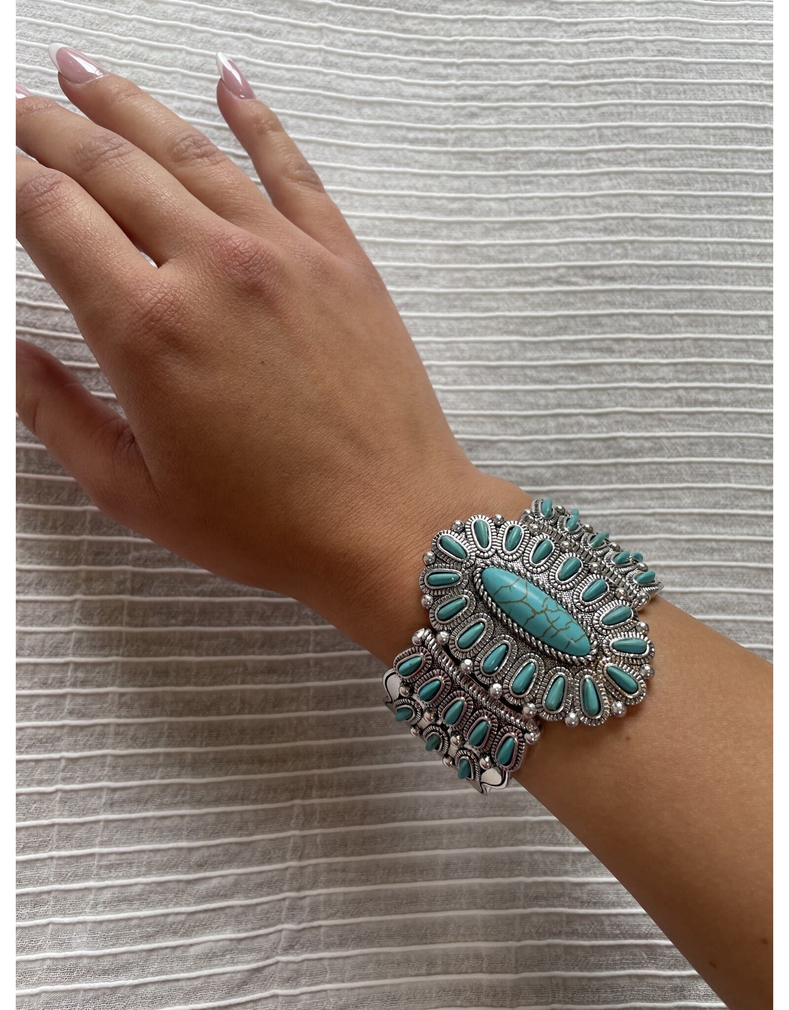 Blandice Turquoise oval cluster stretch bracelet