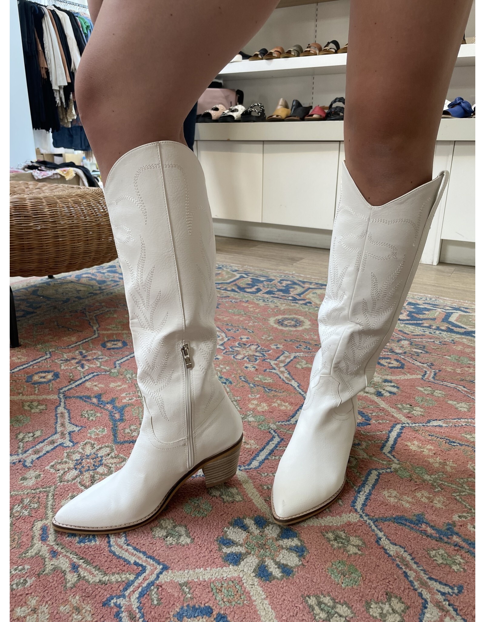 SOTD Mercedes western boot (white)