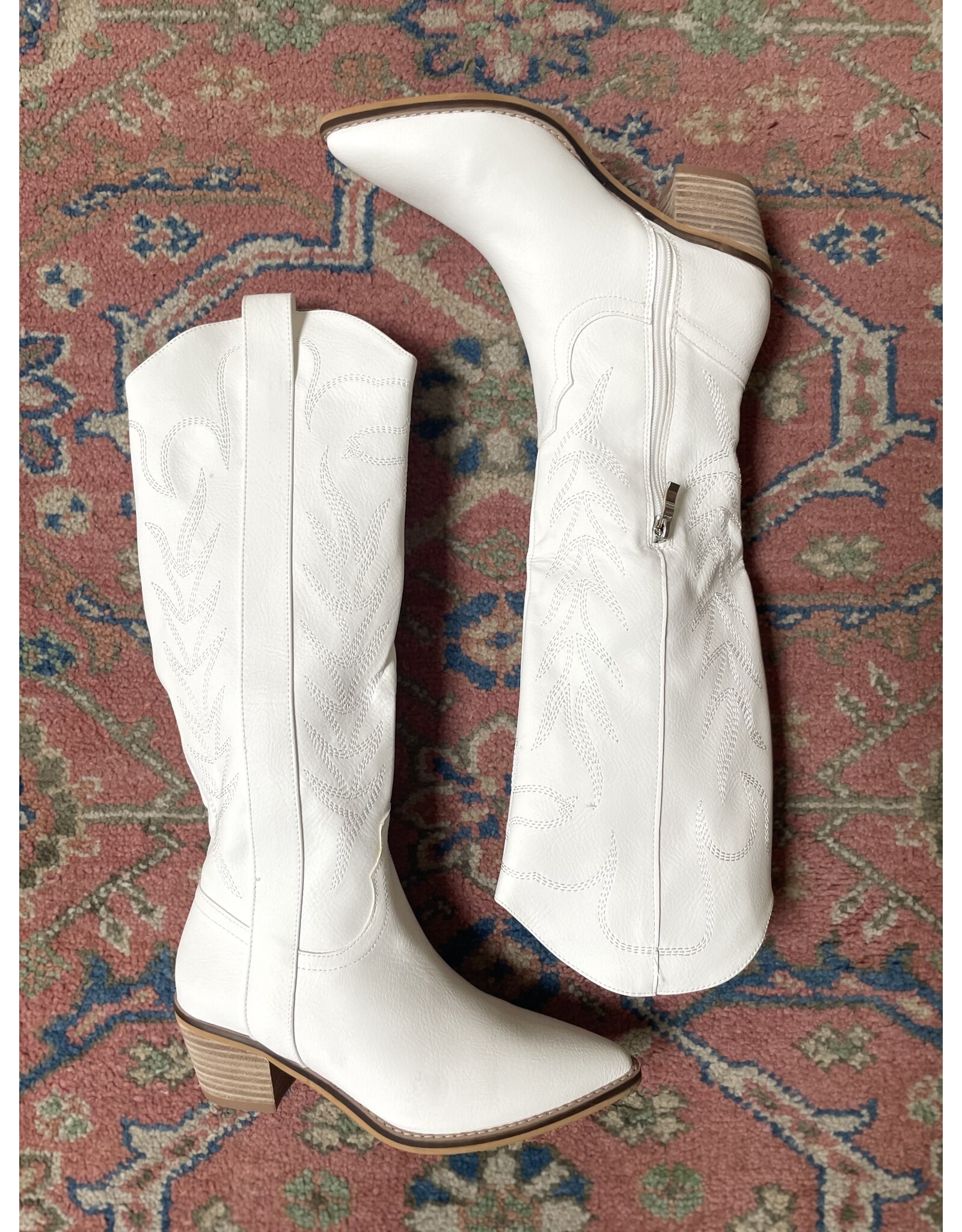 SOTD Mercedes western boot (white)
