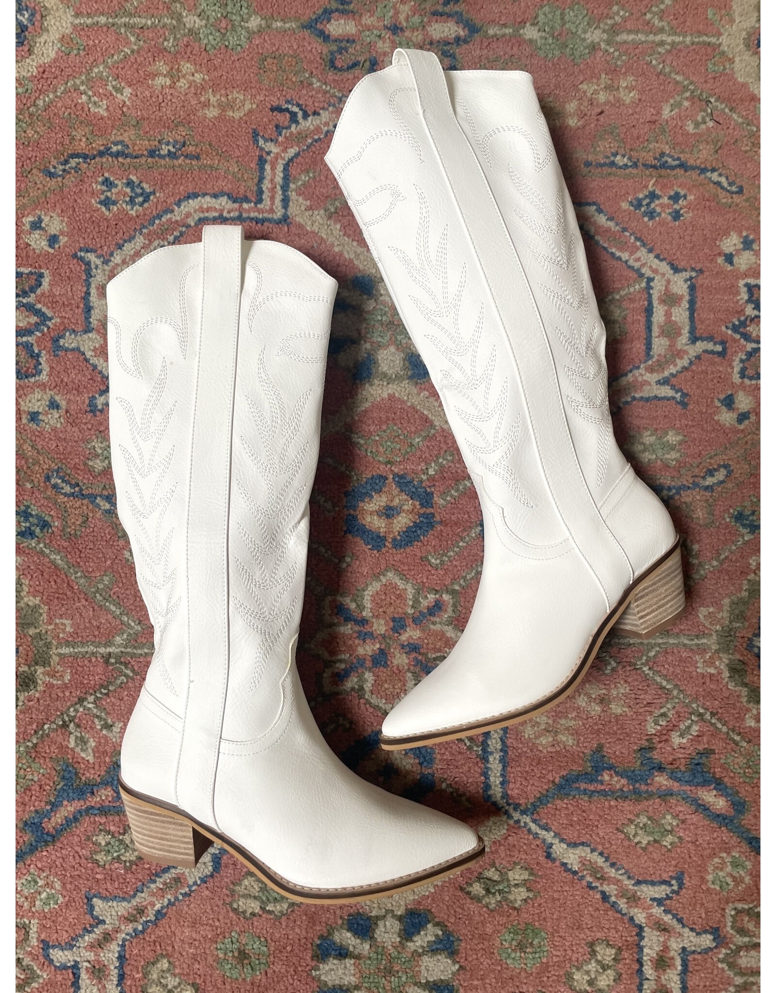 SOTD Mercedes western boot (white)