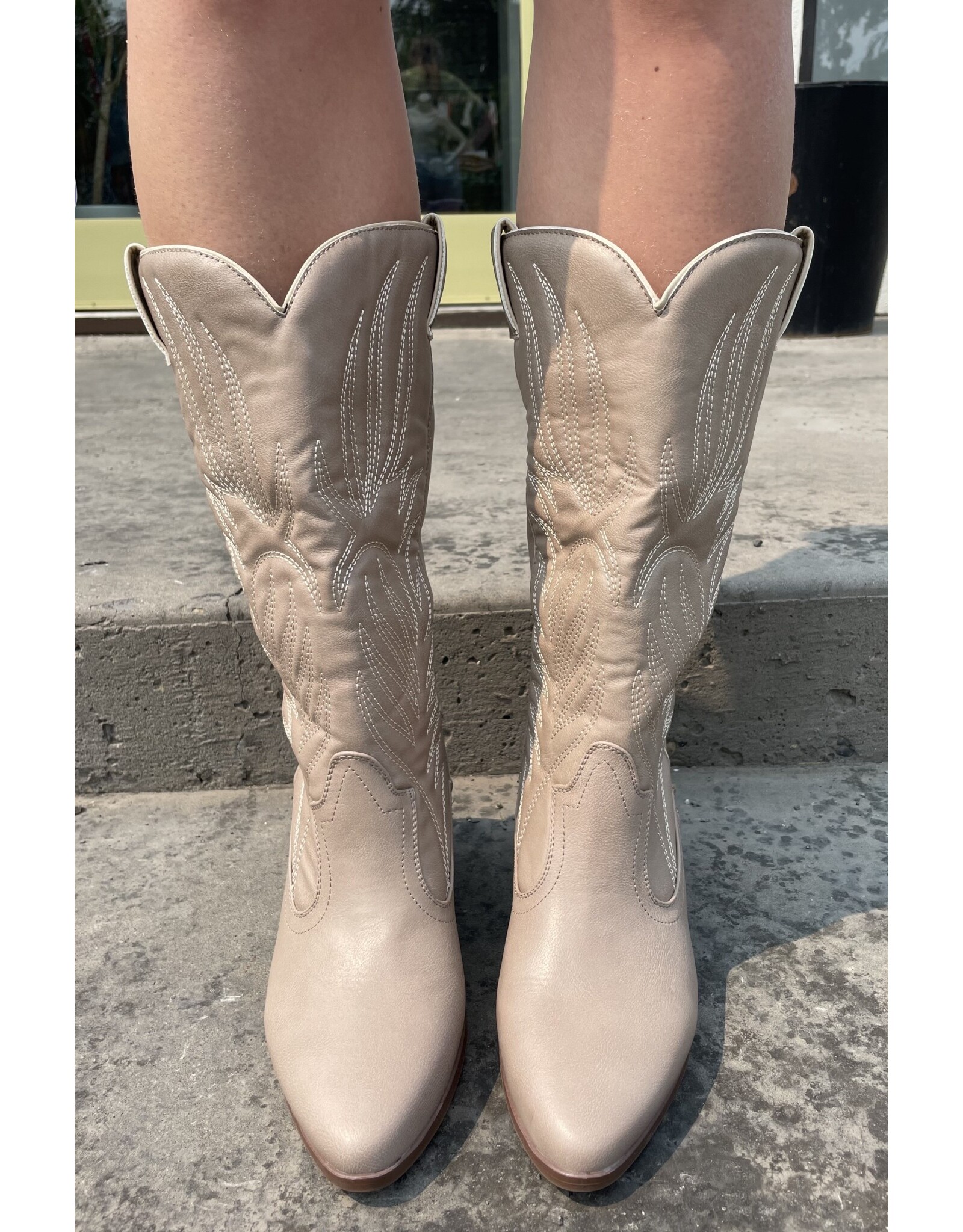 Qupid Montana western boot (taupe)