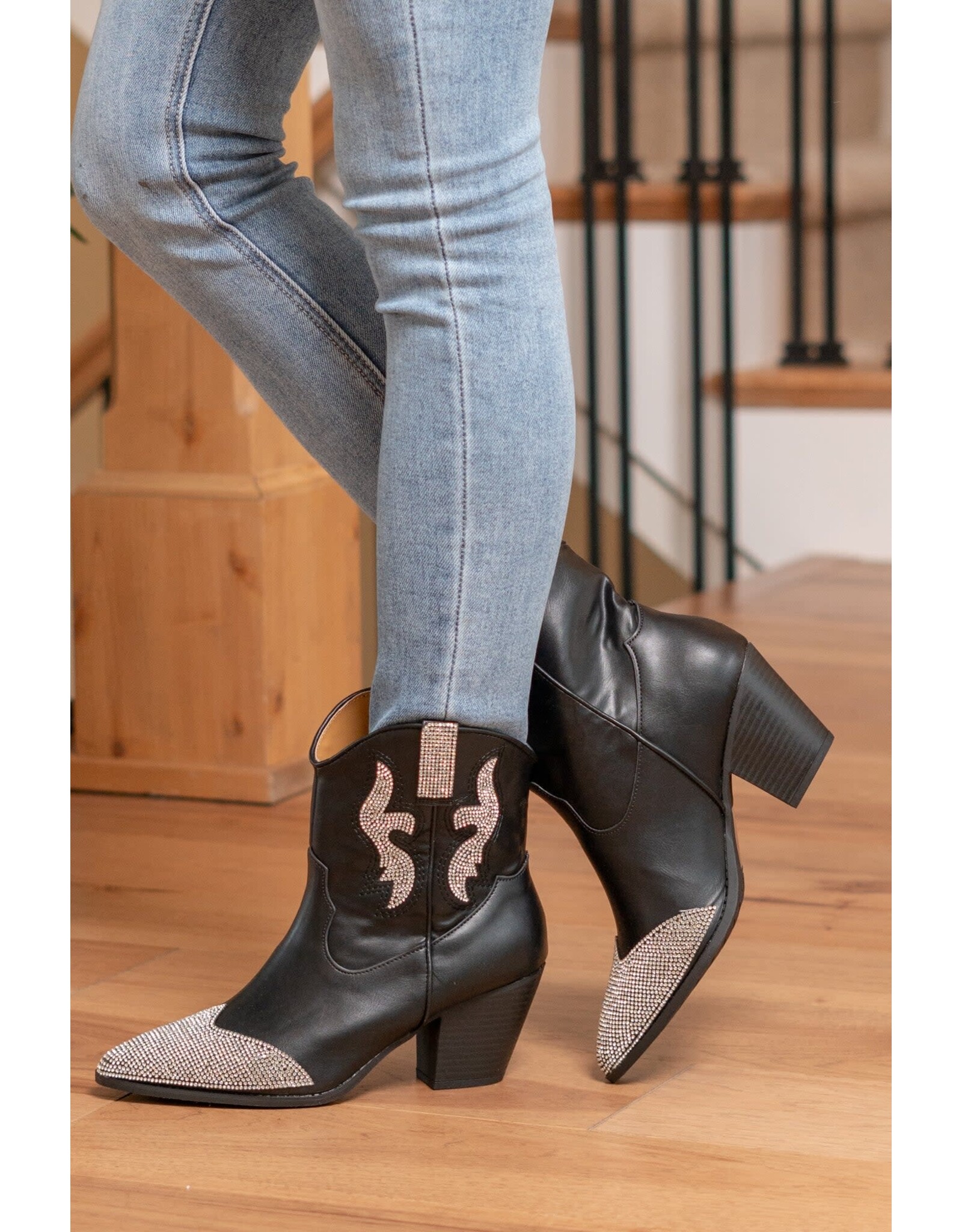 Qupid Zane 90 Western Bootie (Black)