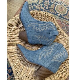 Qupid Zane 72 blue denim western bootie