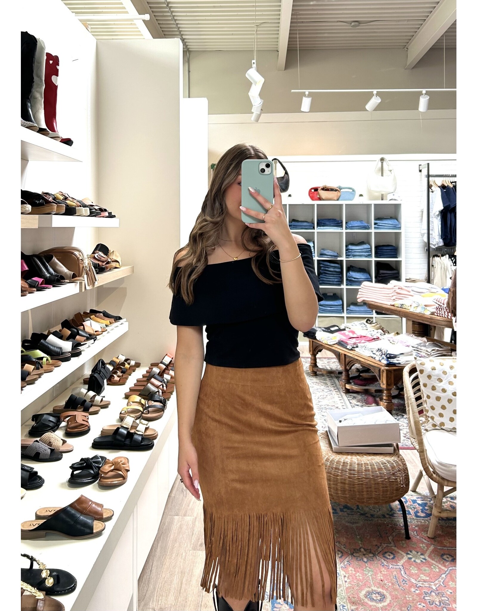 Vocal Vocal - Suede skirt with fringe hem (Camel)