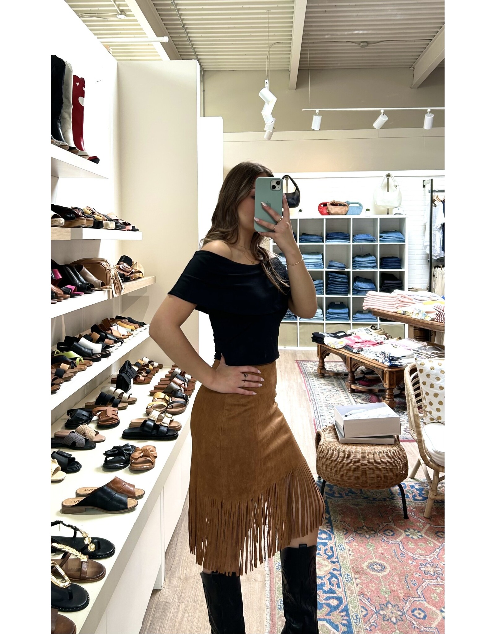 Vocal Vocal - Suede skirt with fringe hem (Camel)