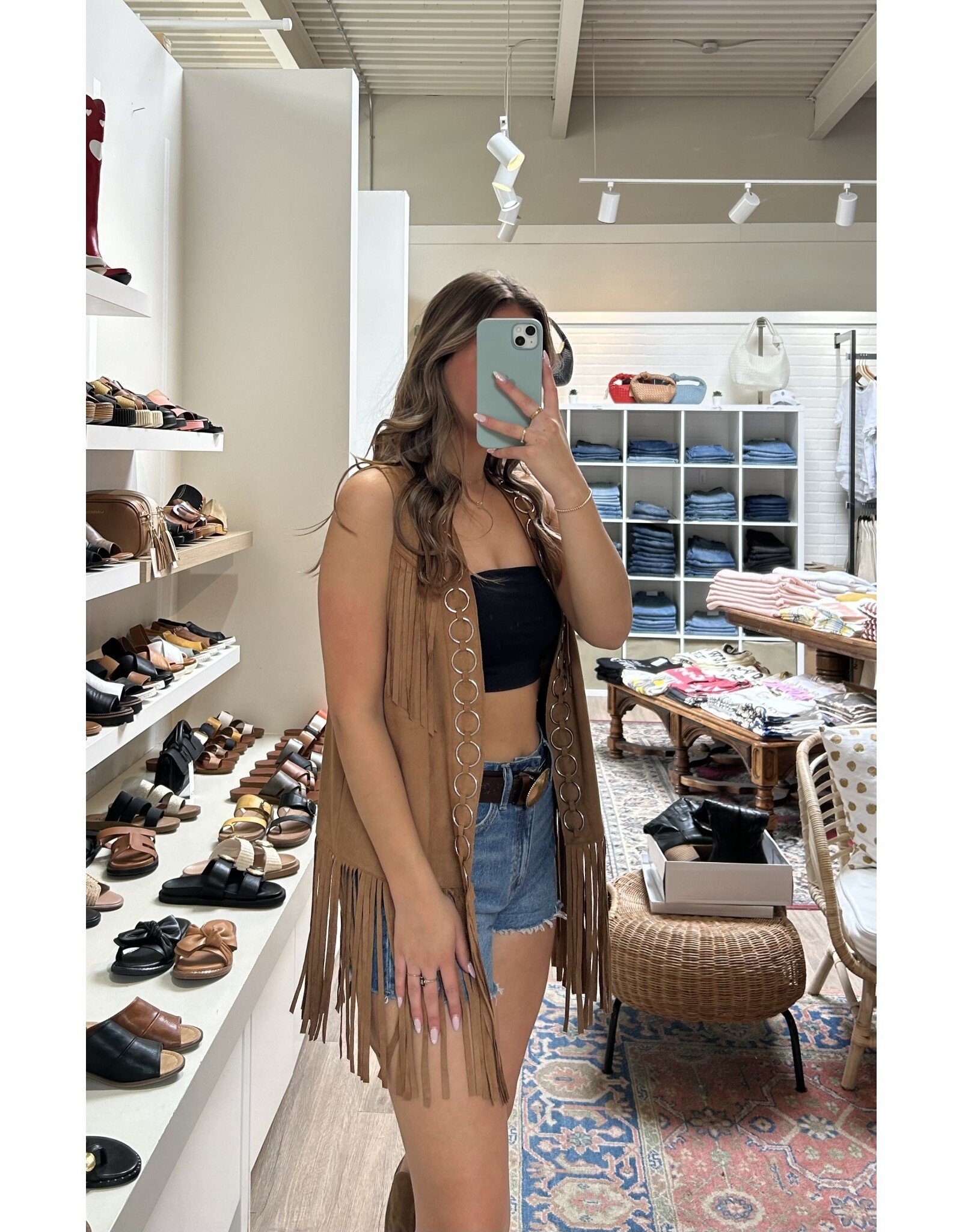 Vocal Vocal - Suede vest with tiers of fringe and rings (Camel)