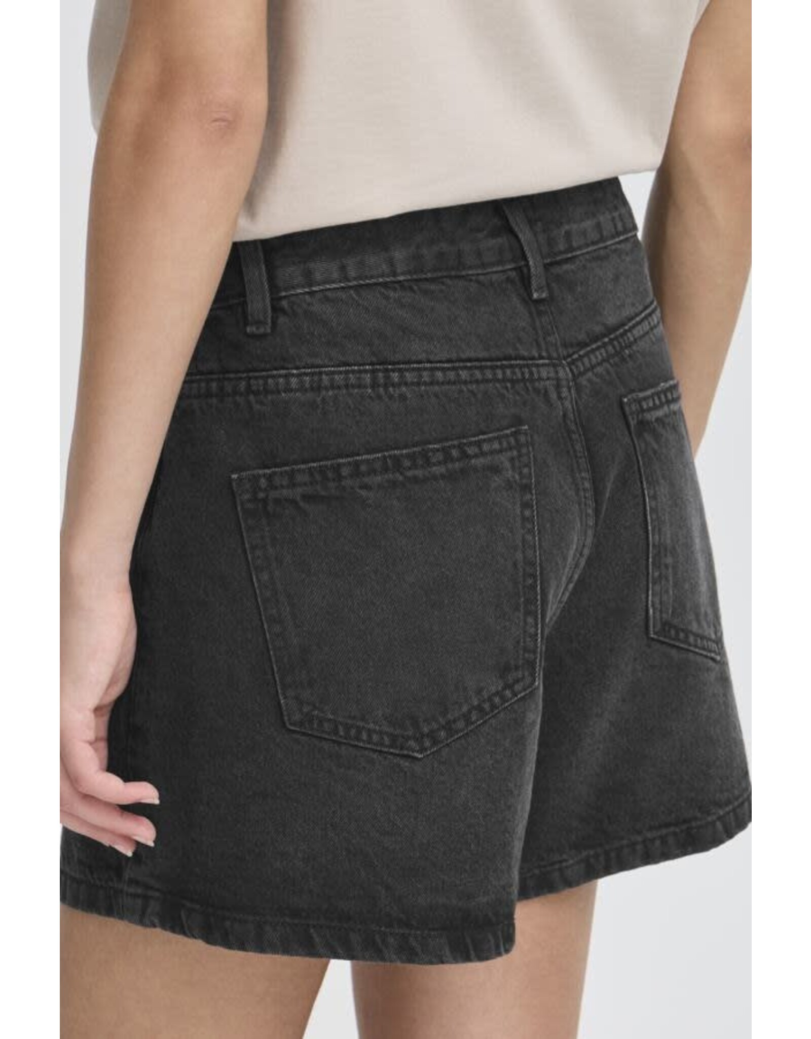 ICHI ICHI - Veny Shorts (Washed Black)