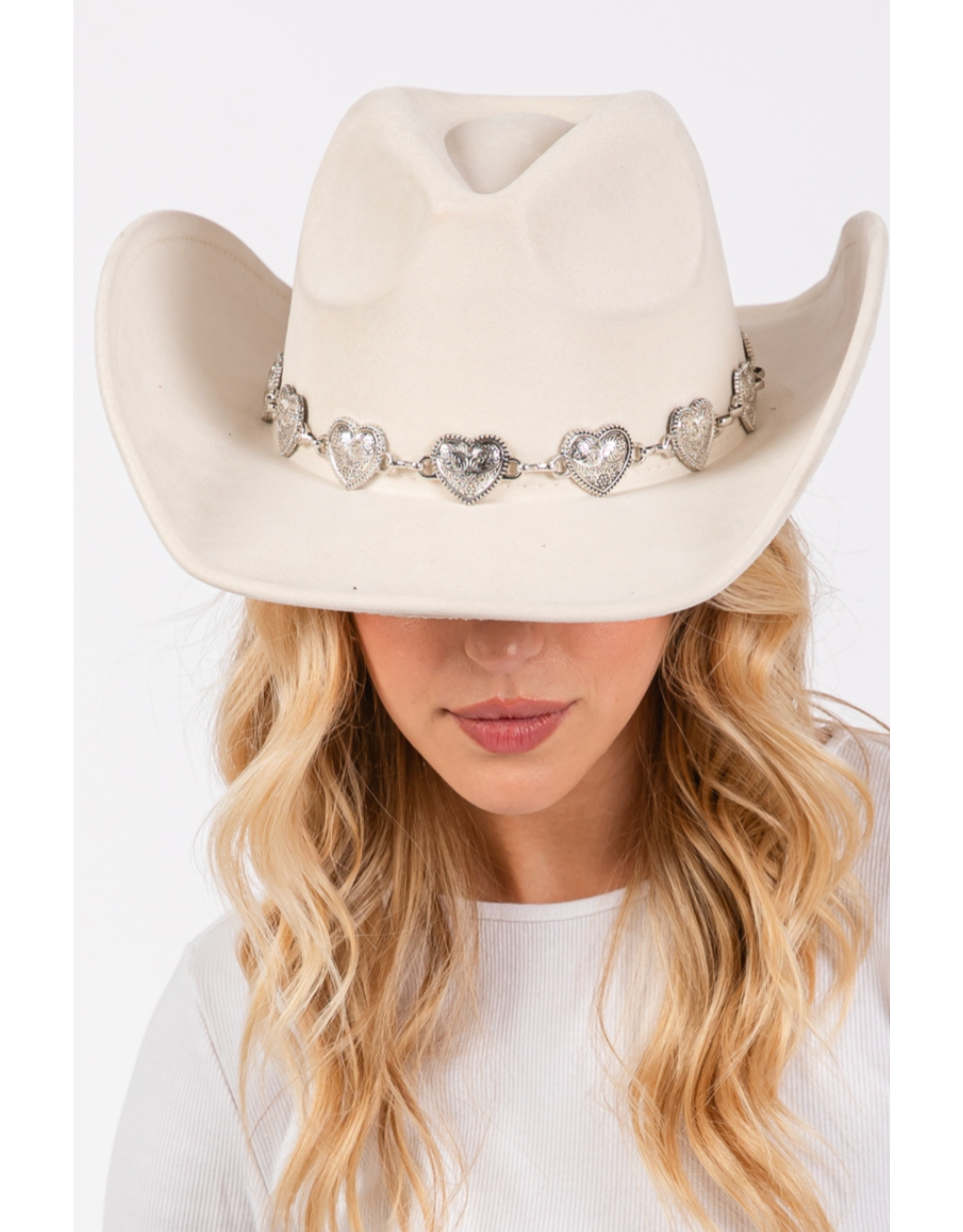 Fame Accessories Engraved Heart Charms Band Cowboy Hat (Ivory)