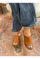 Bueno Bueno - Jaxon Flatform Slide (Dark Tan)
