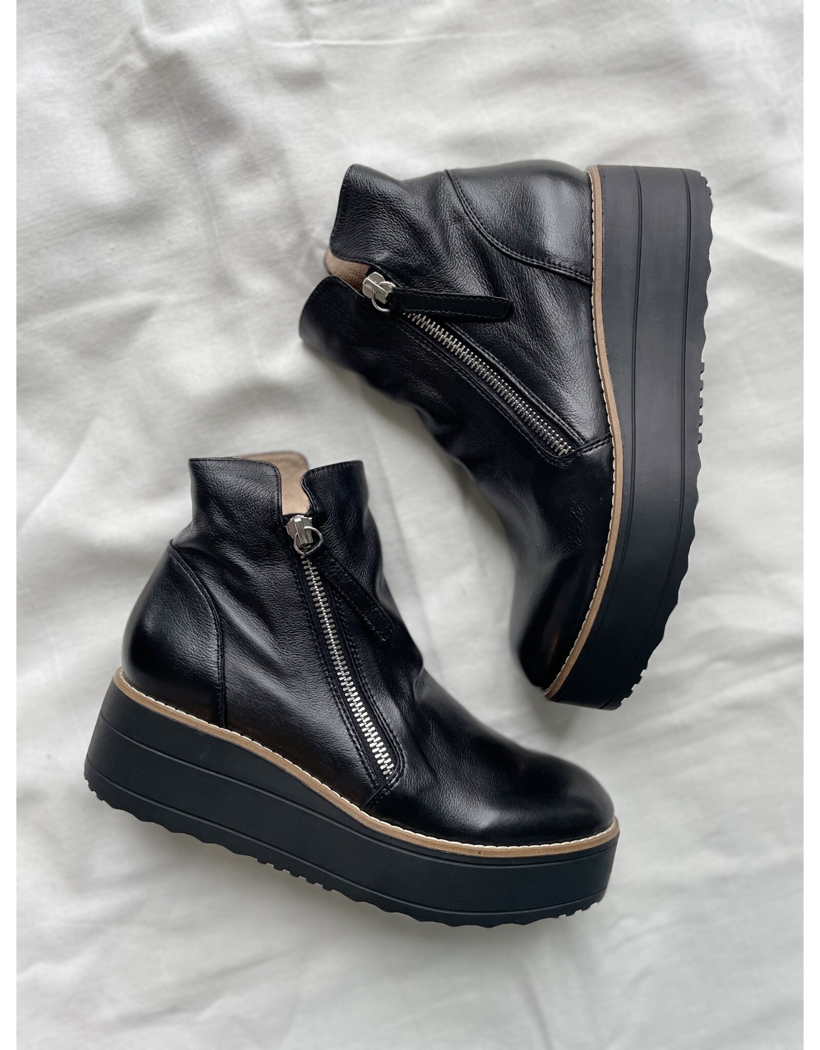 Django and Juliette Django & Juliette - Nene (black)