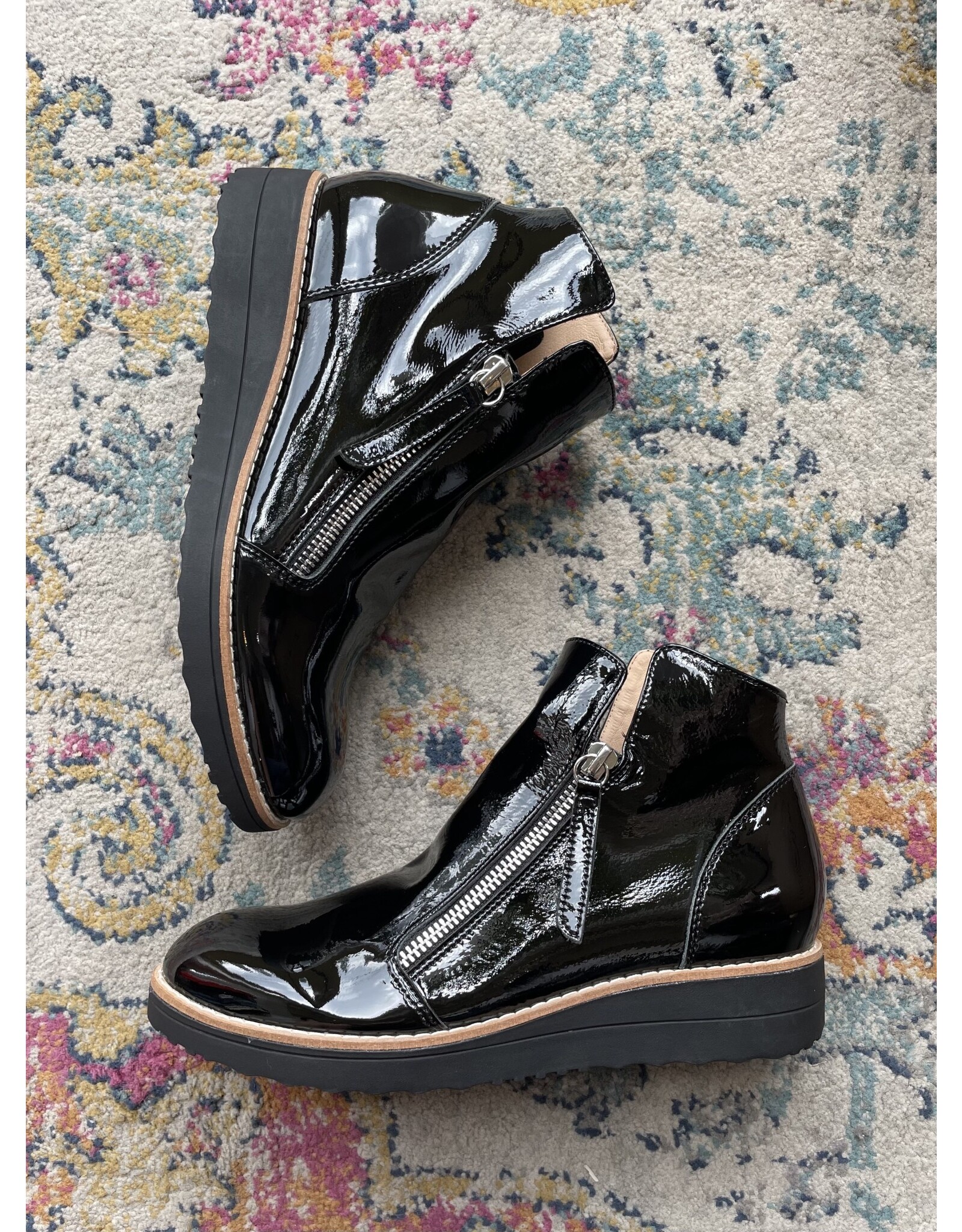 Django and Juliette Django & Juliette - Ohmy (black patent)