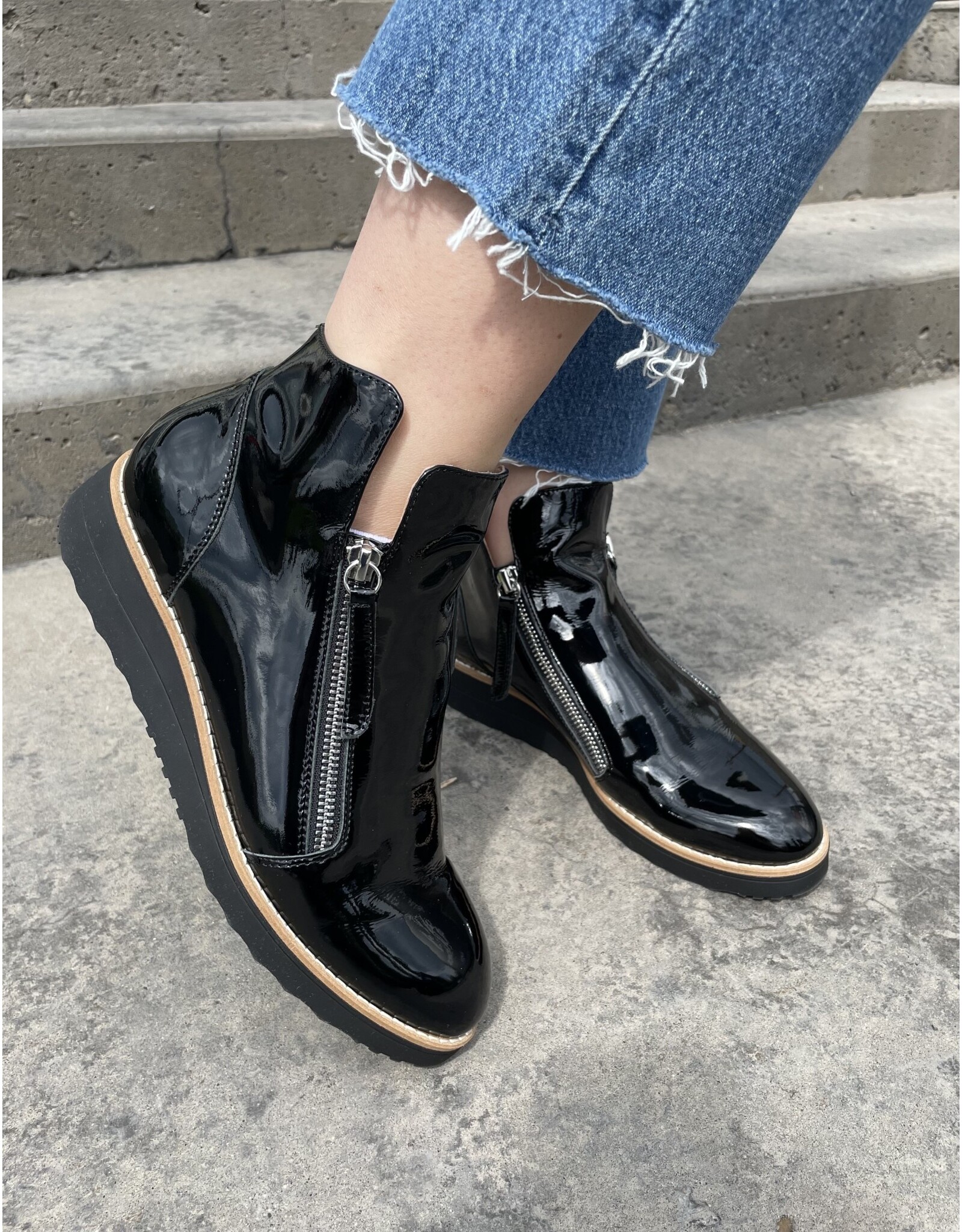 Django and Juliette Django & Juliette - Ohmy (black patent)