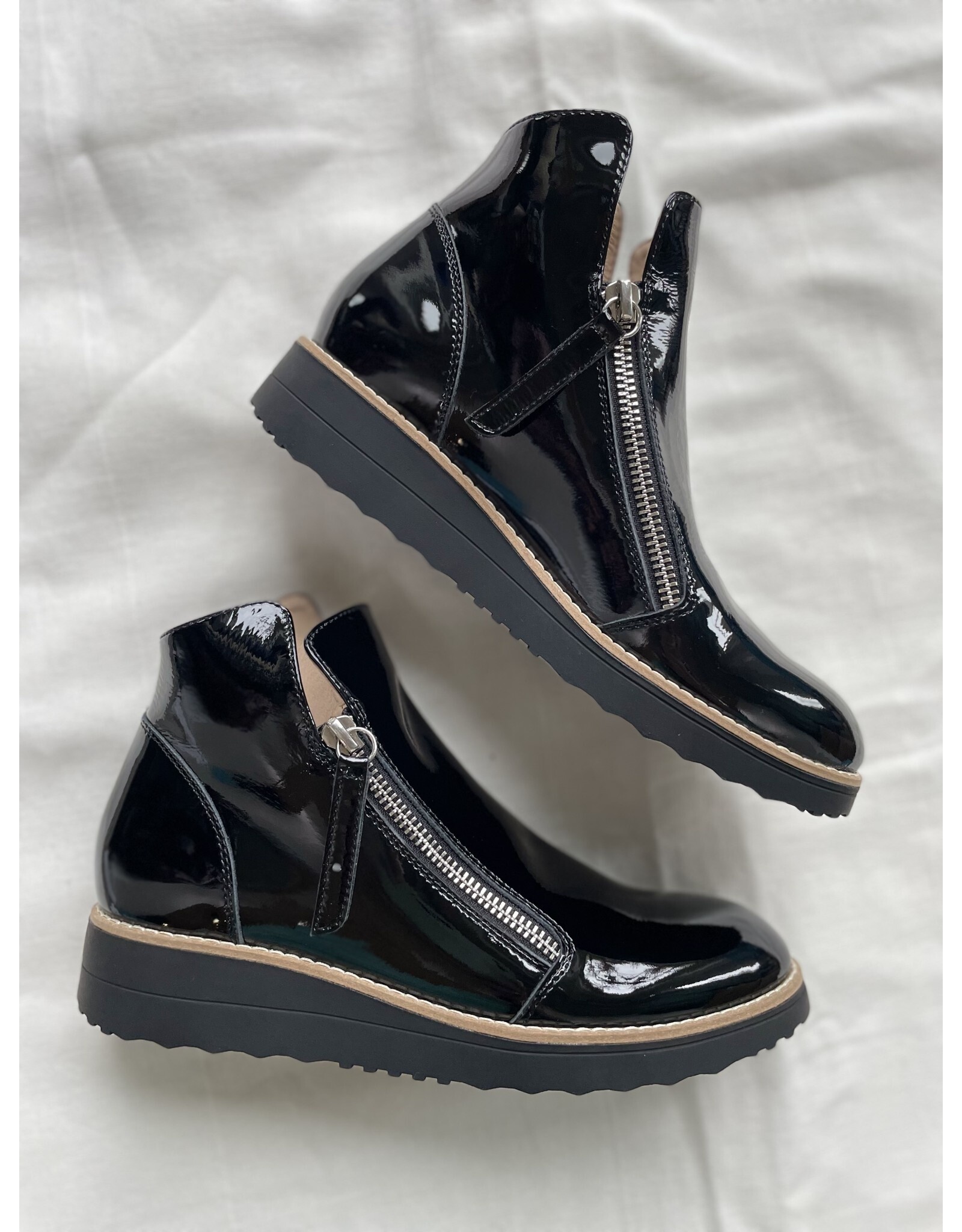 Django and Juliette Django & Juliette - Ohmy (black patent)