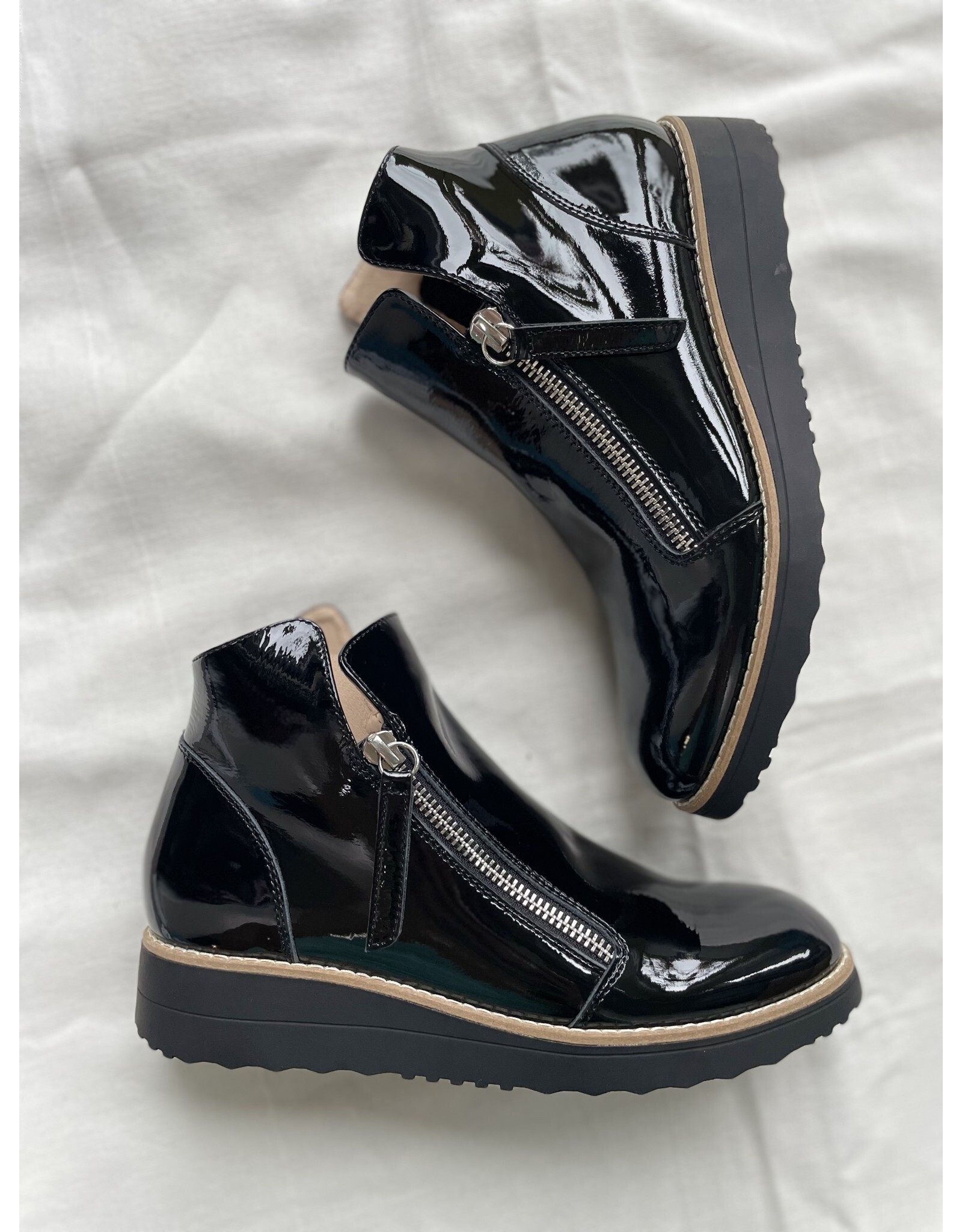 Django and Juliette Django & Juliette - Ohmy (black patent)