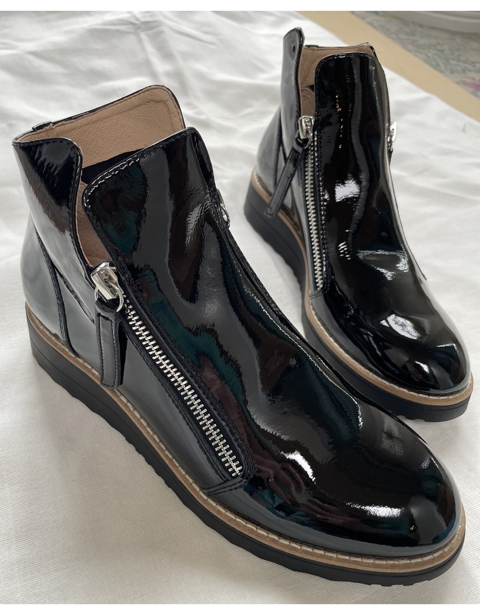 Django and Juliette Django & Juliette - Ohmy (black patent)