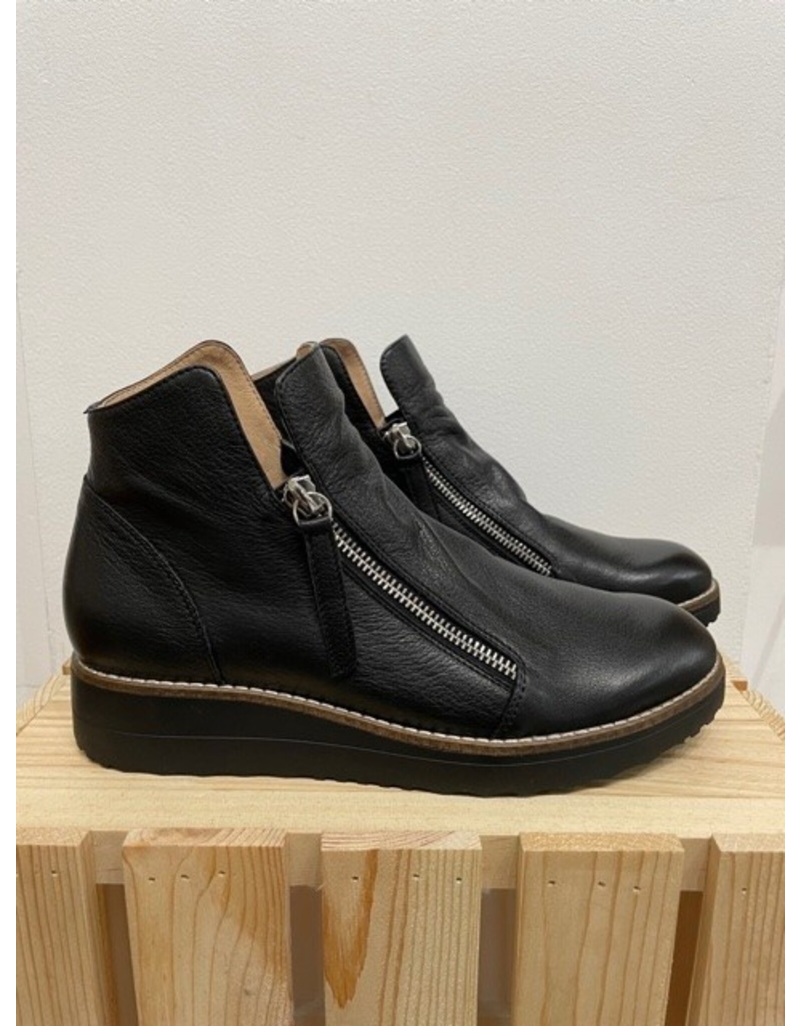 Django and Juliette Django & Juliette - Ohmy (blk/blk sole)