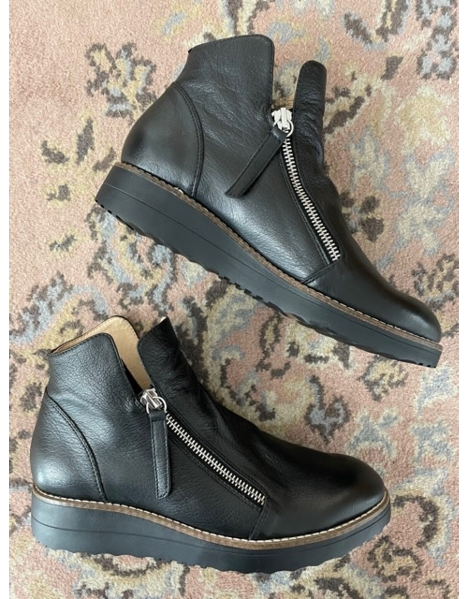 Django and Juliette Django & Juliette - Ohmy (blk/blk sole)