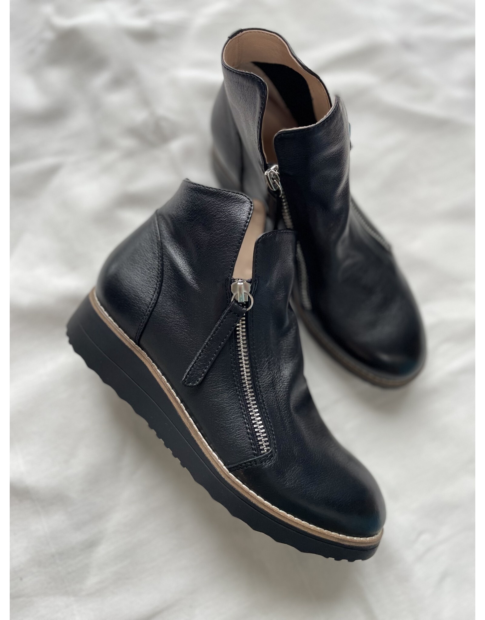 Django and Juliette Django & Juliette - Ohmy (blk/blk sole)