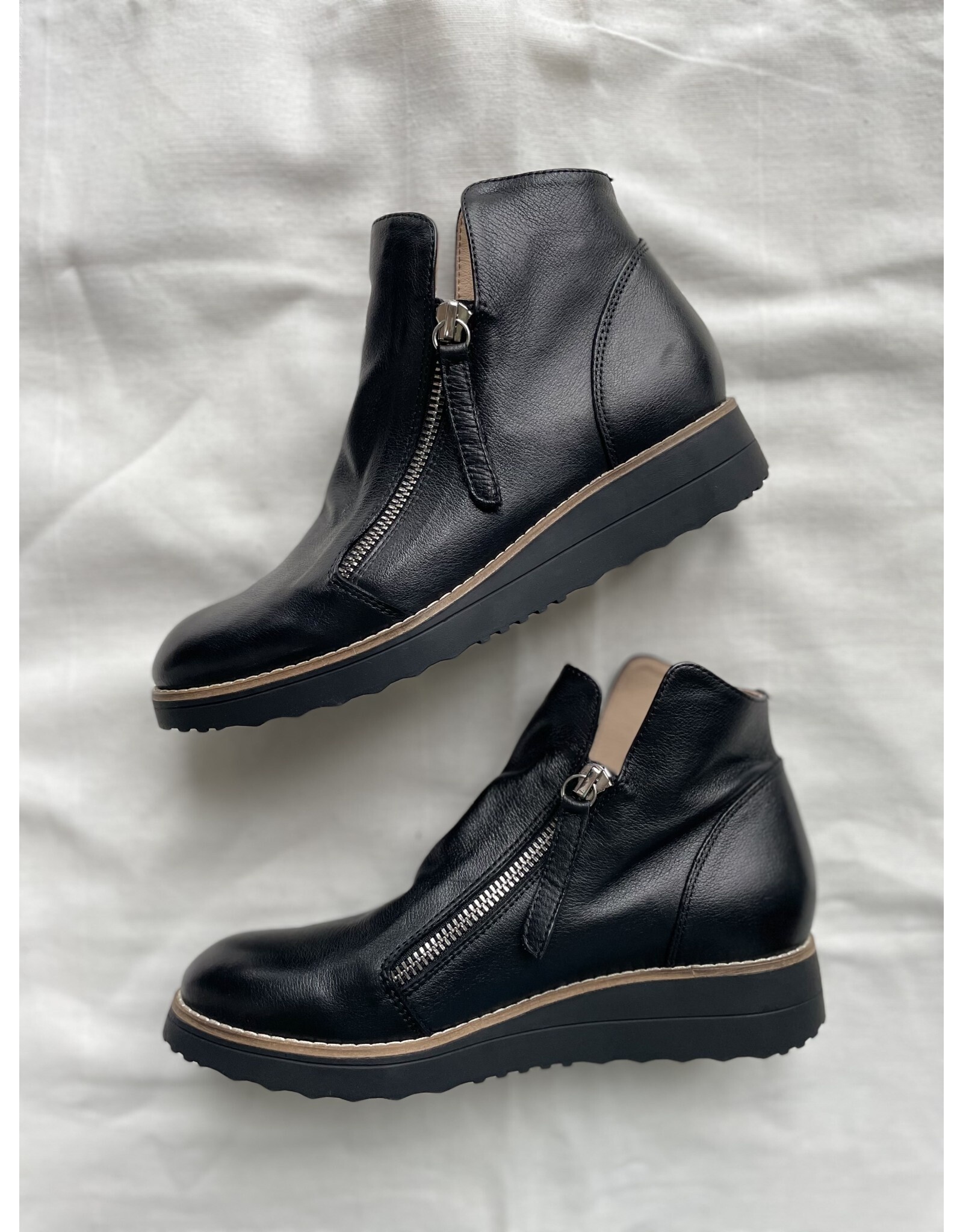Django and Juliette Django & Juliette - Ohmy (blk/blk sole)