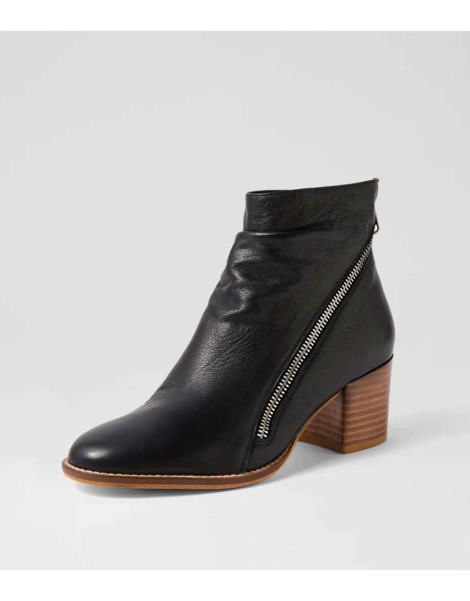 Django and Juliette Django & Juliette - Melech (Black Leather)