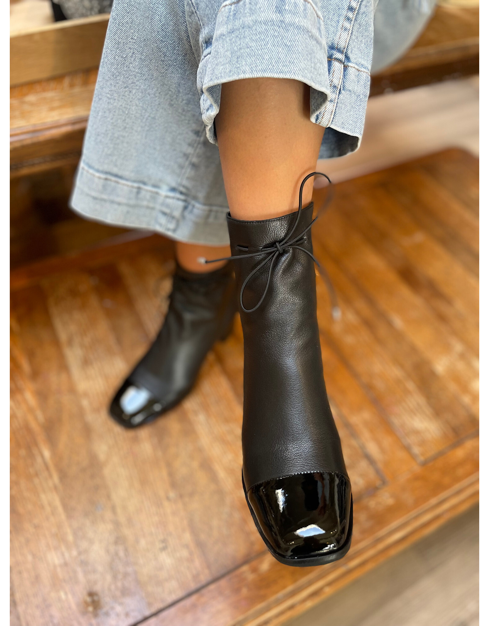 Django and Juliette Django & Juliette - Valina (Black Patent Leather)