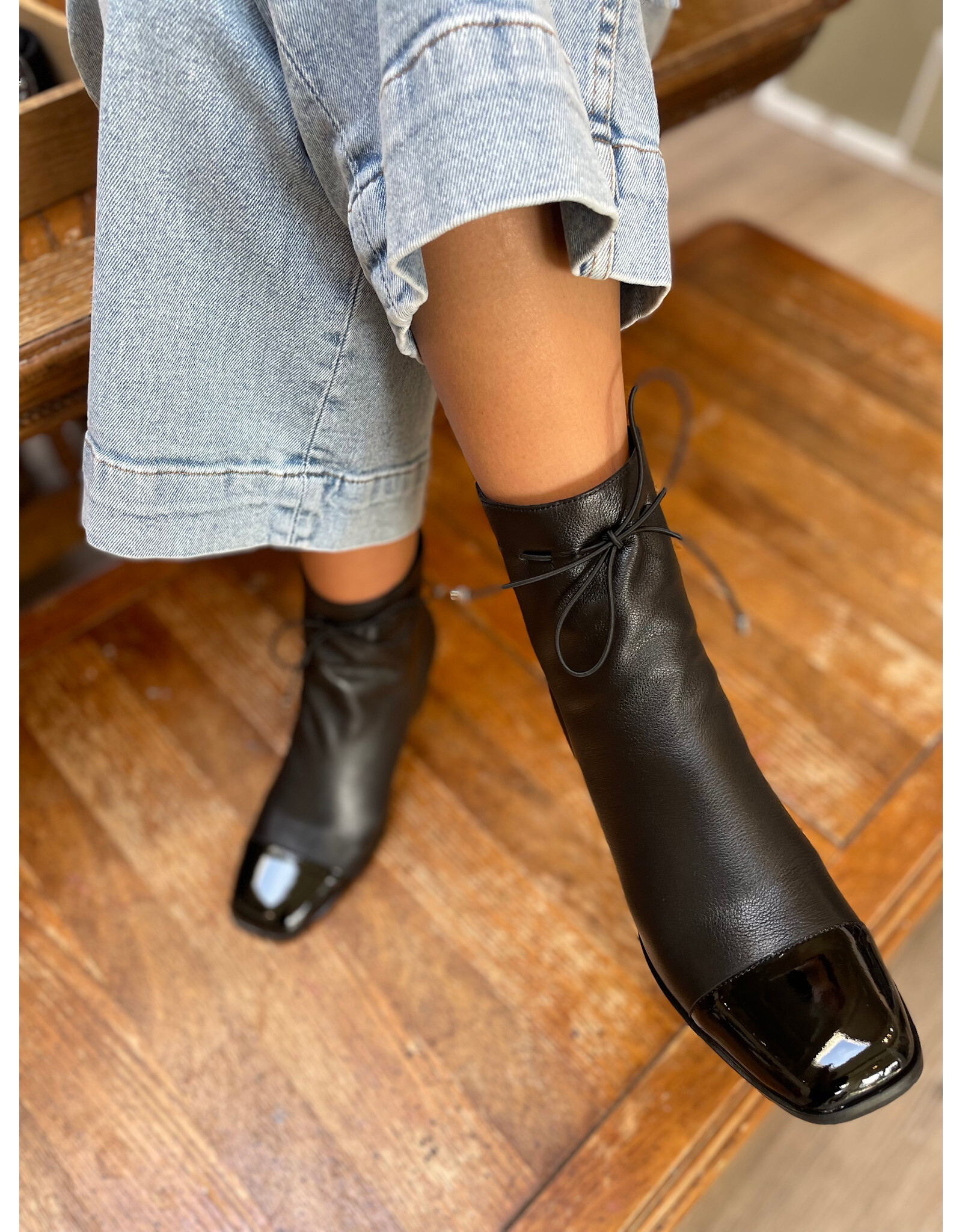 Django and Juliette Django & Juliette - Valina (Black Patent Leather)
