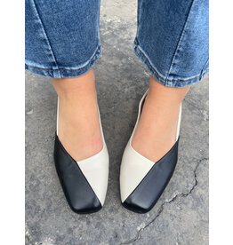 Django and Juliette Django & Juliette - Bavari (Black Almond Leather)