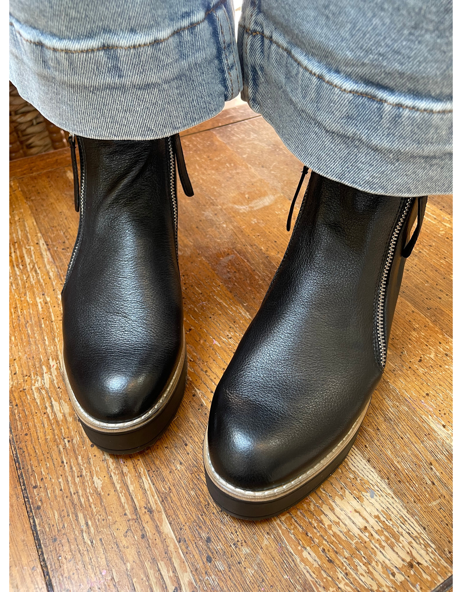 Django and Juliette Django & Juliette - Nene (black)