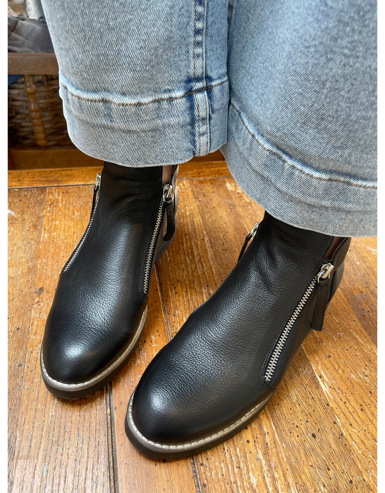 Django and Juliette Django & Juliette - Ohmy (blk/blk sole)