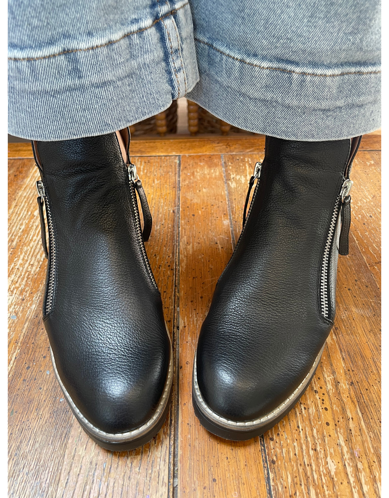 Django and Juliette Django & Juliette - Ohmy (blk/blk sole)