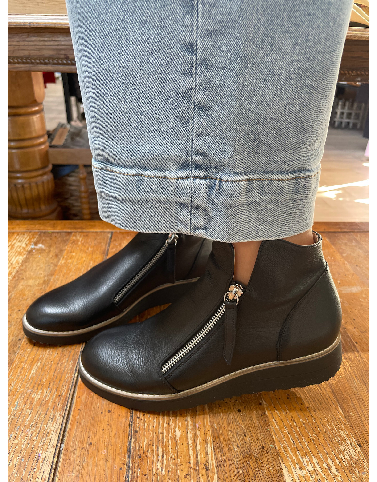 Django and Juliette Django & Juliette - Ohmy (blk/blk sole)
