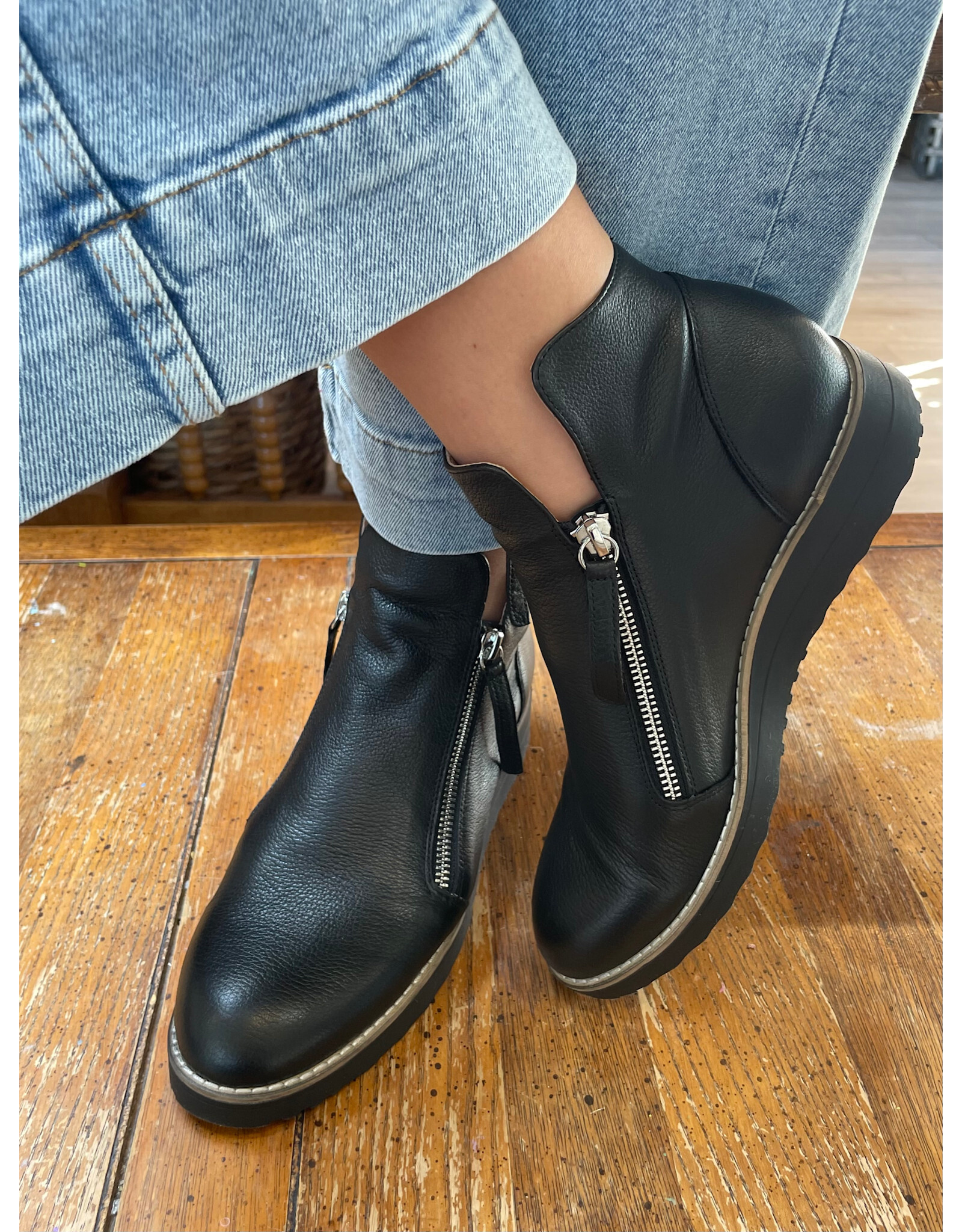Django and Juliette Django & Juliette - Ohmy (blk/blk sole)