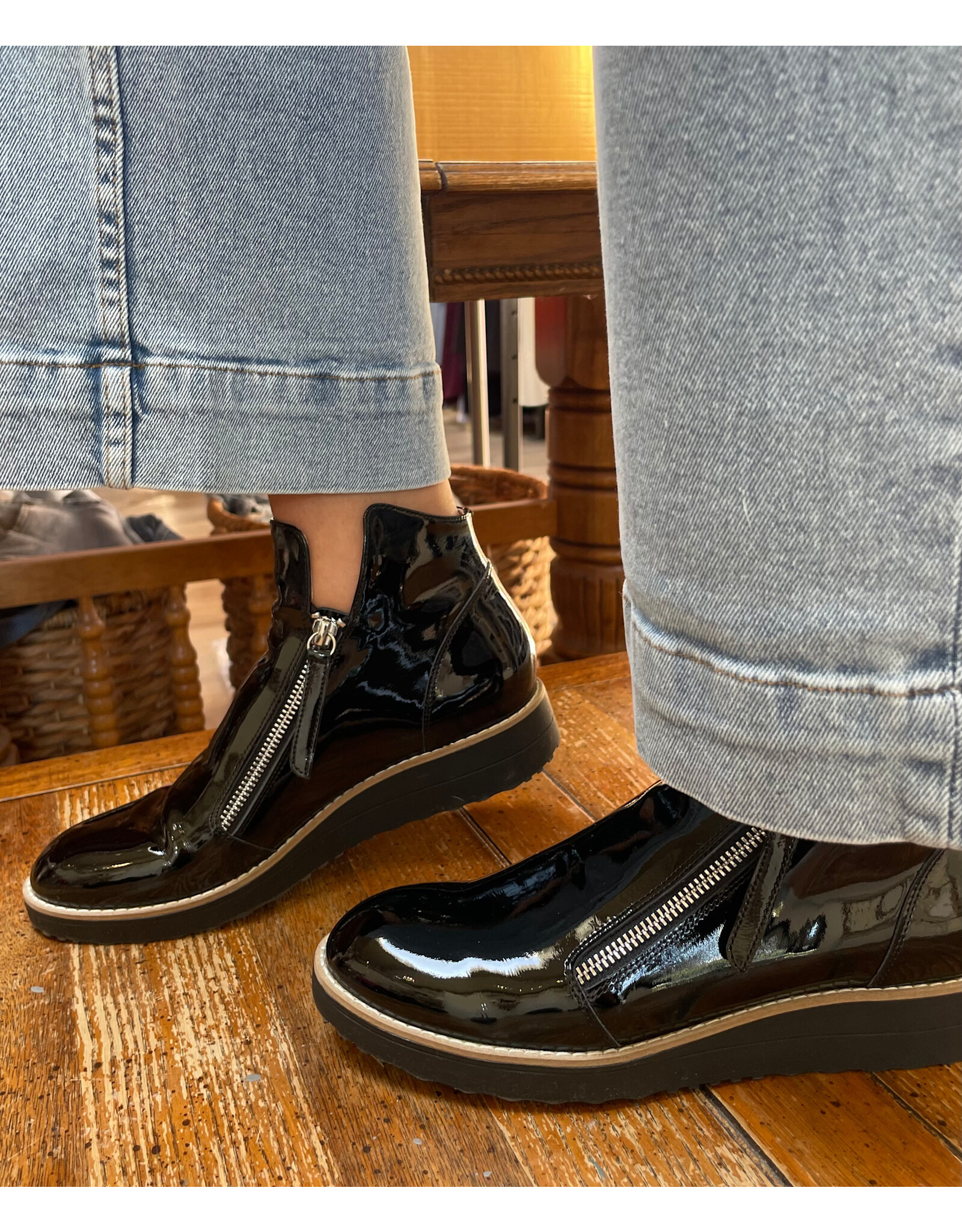 Django and Juliette Django & Juliette - Ohmy (black patent)
