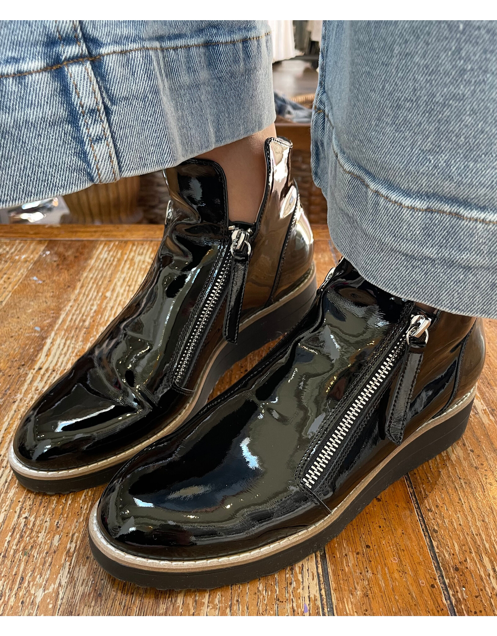Django and Juliette Django & Juliette - Ohmy (black patent)
